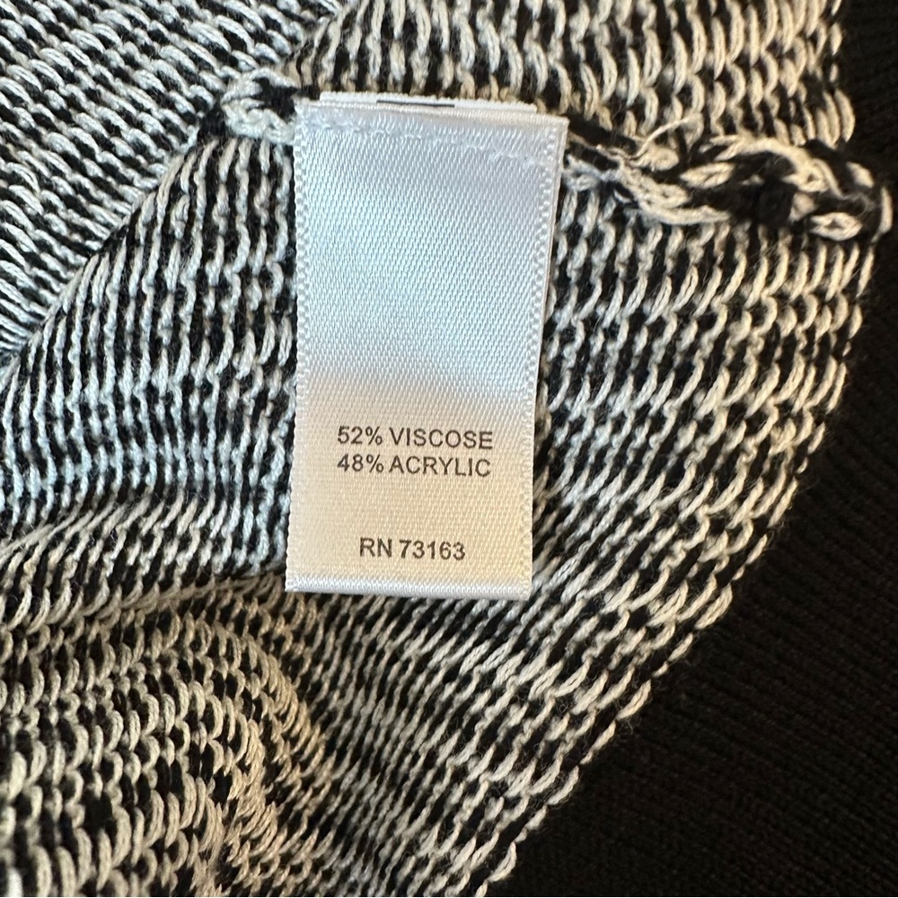 CABLE & GAUGE Black White Chevron Knit Studded V-Neck Sweater Top Large NWT - Picture 7 of 8